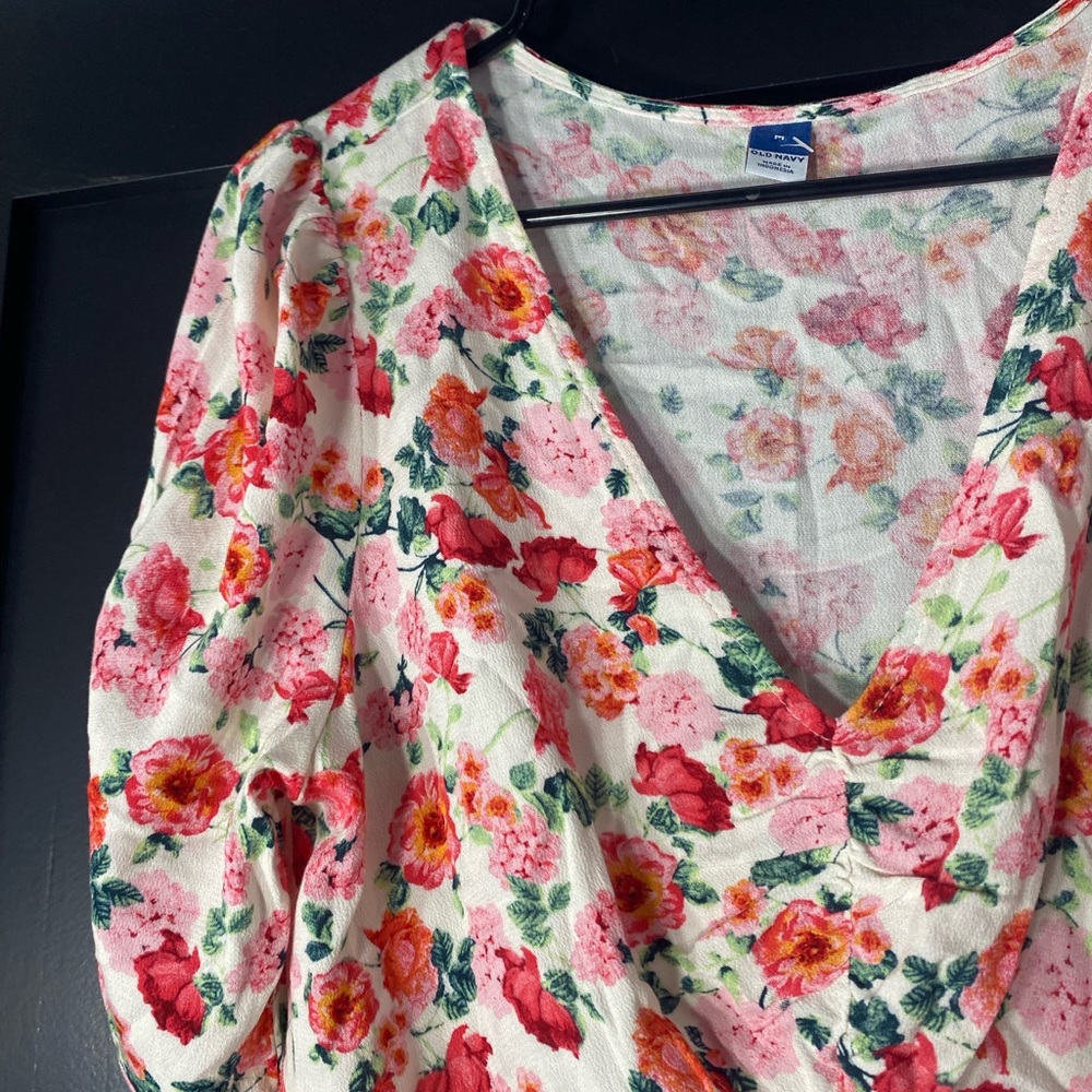 4/$16 Old Navy Floral Top - Picture 2 of 5